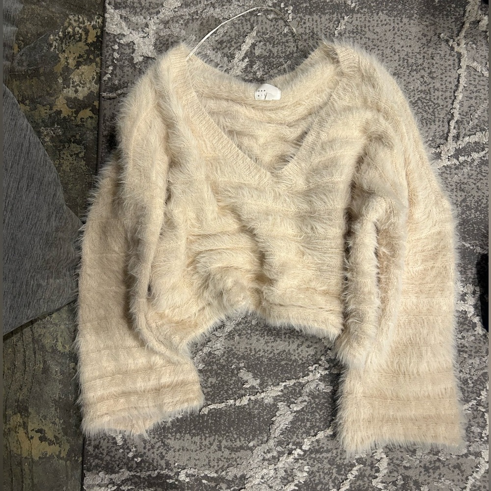 sweater - Picture 2 of 3